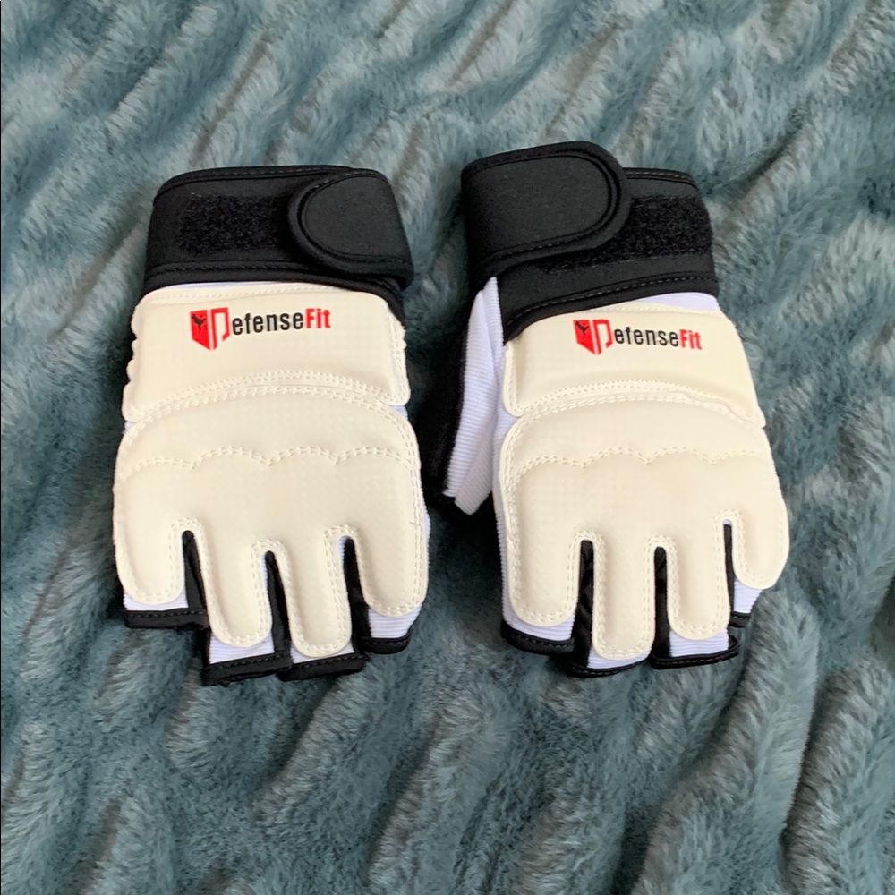 DefenseFit White and Black Fitness Gloves